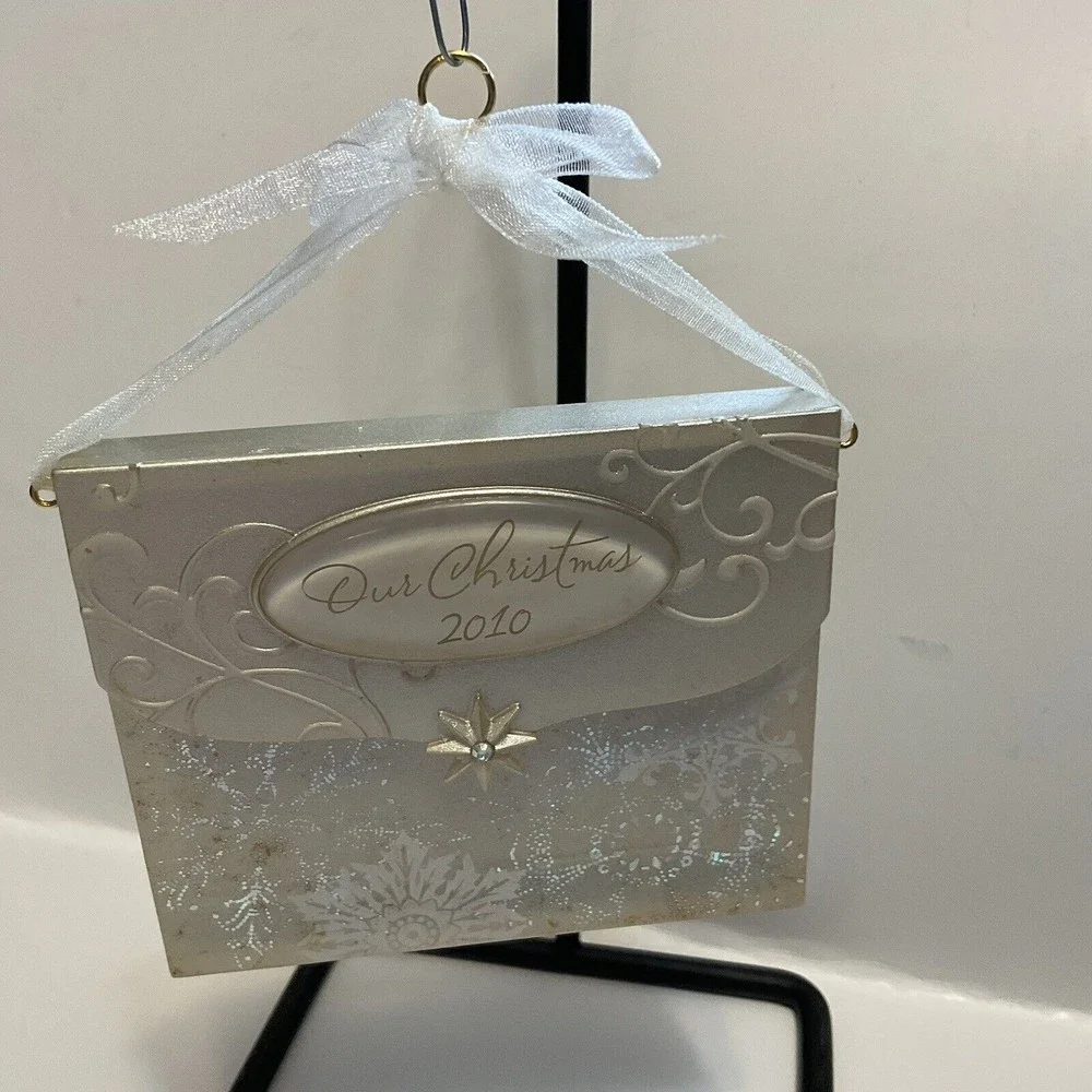 2010 Hallmark ~ Christmas Memory Keeper ~ Keep Hopes & Wishes Securely Inside